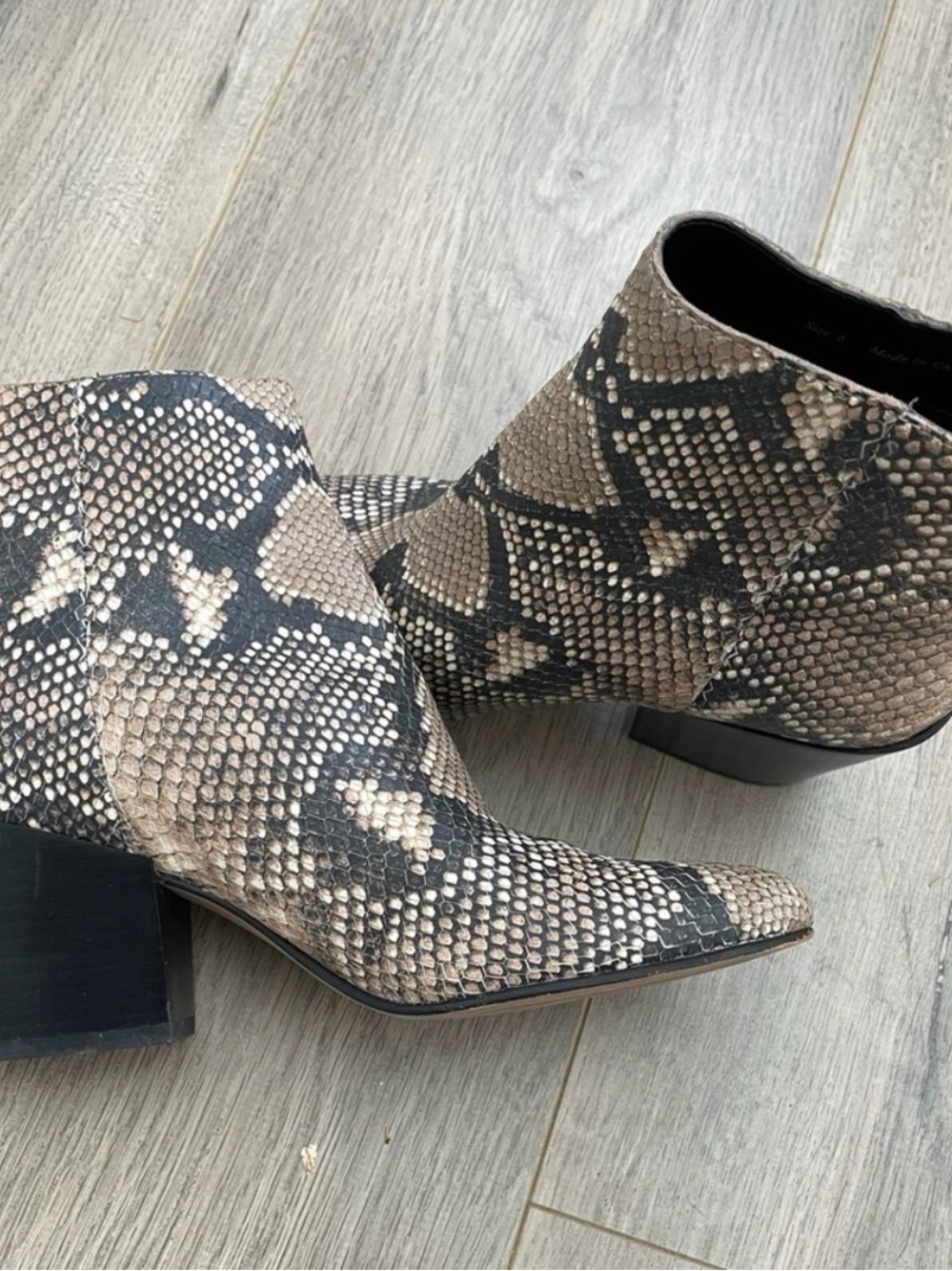 Dolce Vita Snakeskin Pointed Toe Ankle Boots Size 6